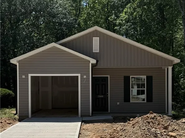 2908 Bainbridge Dr, Winston Salem, NC 27105