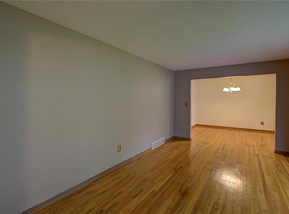 5th image of 10401 W 91st St