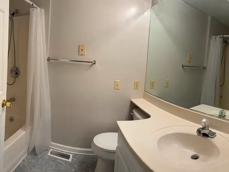130 Robinson Aly #A — Photo 10