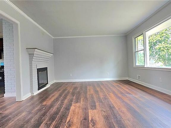3rd image of 3590 Oakmont Ave