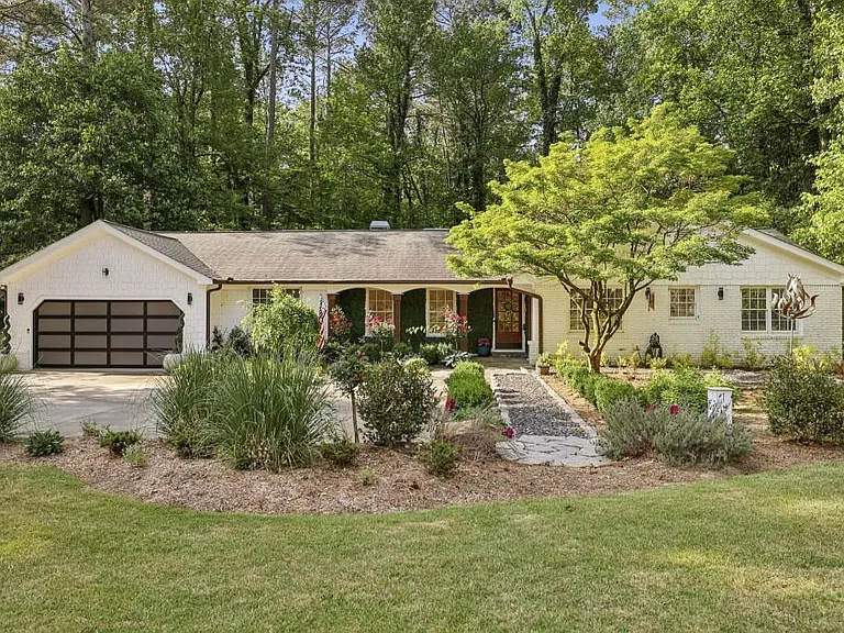 1905 Gainsborough Dr — Photo 1