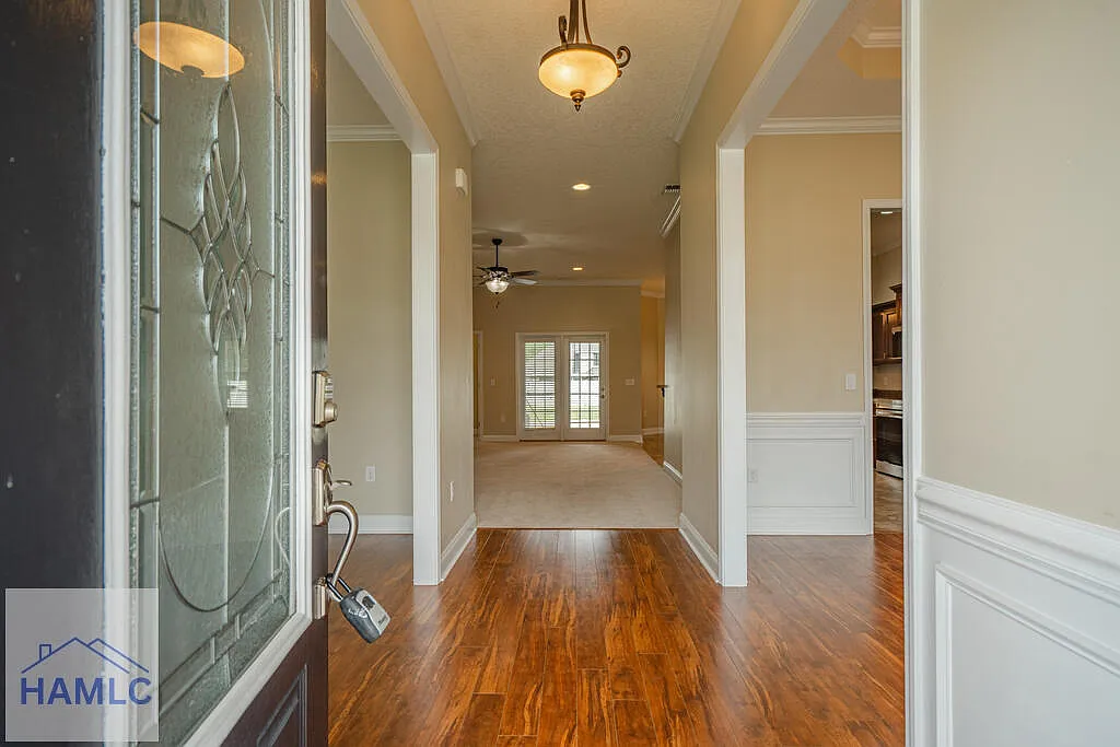 4 bed, 3.0 bath, 2482 sqft, $2,200 — Photo 2