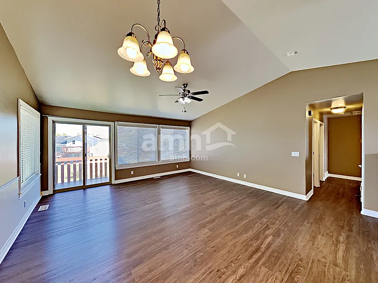 2216 S 2685 W — Photo 6