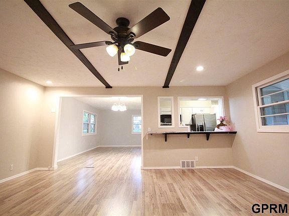 5th image of 9921 Pinkney St