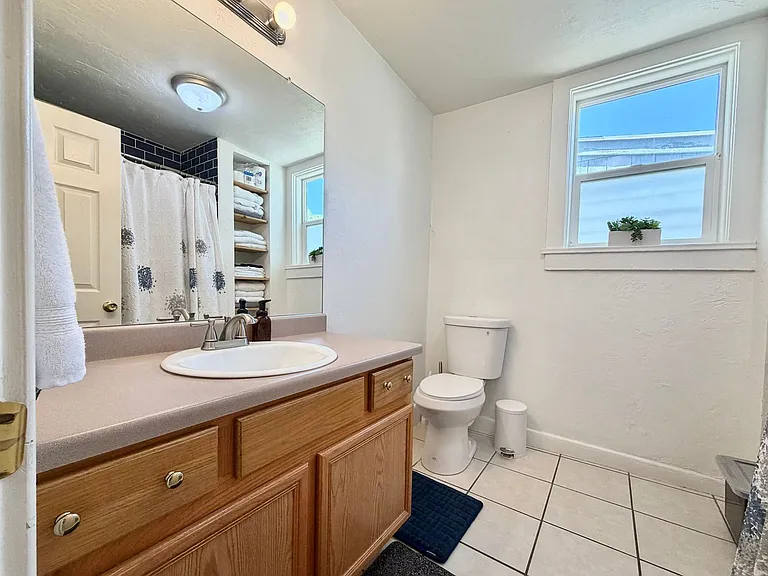 725 S Windsor St — Photo 12