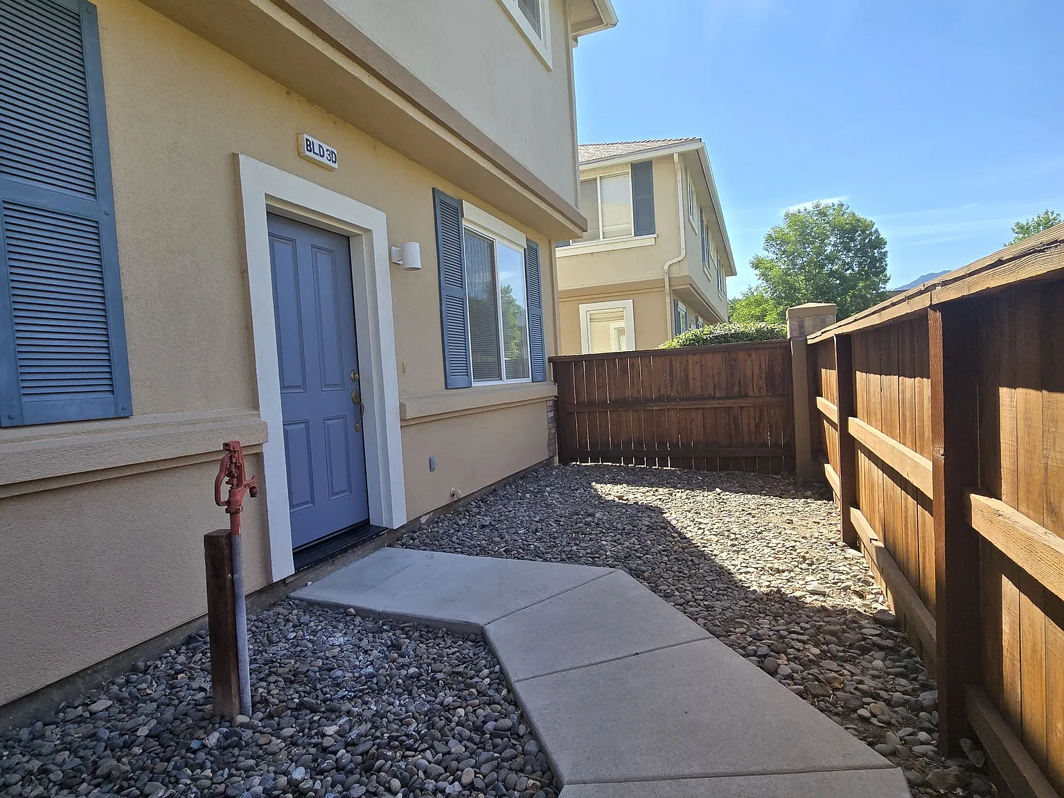 2 bed, 930 sqft, $1,750 — Photo 1