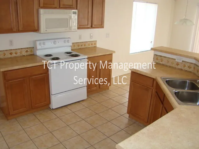3 bed, 2.5 bath, 2128 sqft, $1,895 — Photo 3