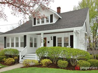 136 Coolidge Ave, Barrington, IL