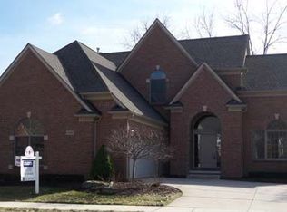18098 Cascade Dr #49, Northville, MI 48168