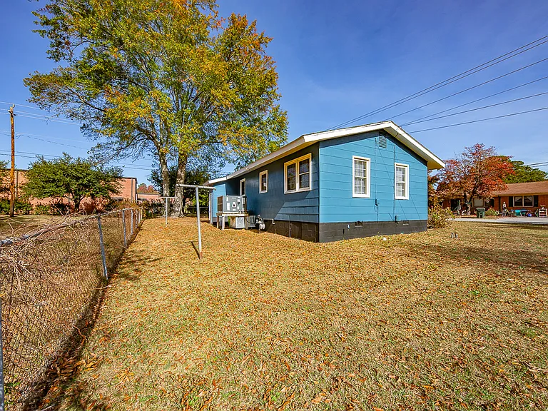 1801 Clark Ave — Photo 3