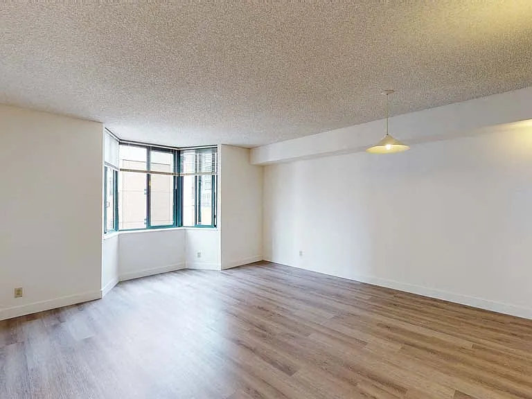 Trinity Towers Apartments — Photo 56