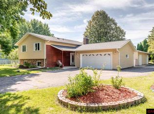 1613 James Dr, North Mankato, MN 56003