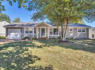 8120 Rockwood Dr, Saint Louis, MO