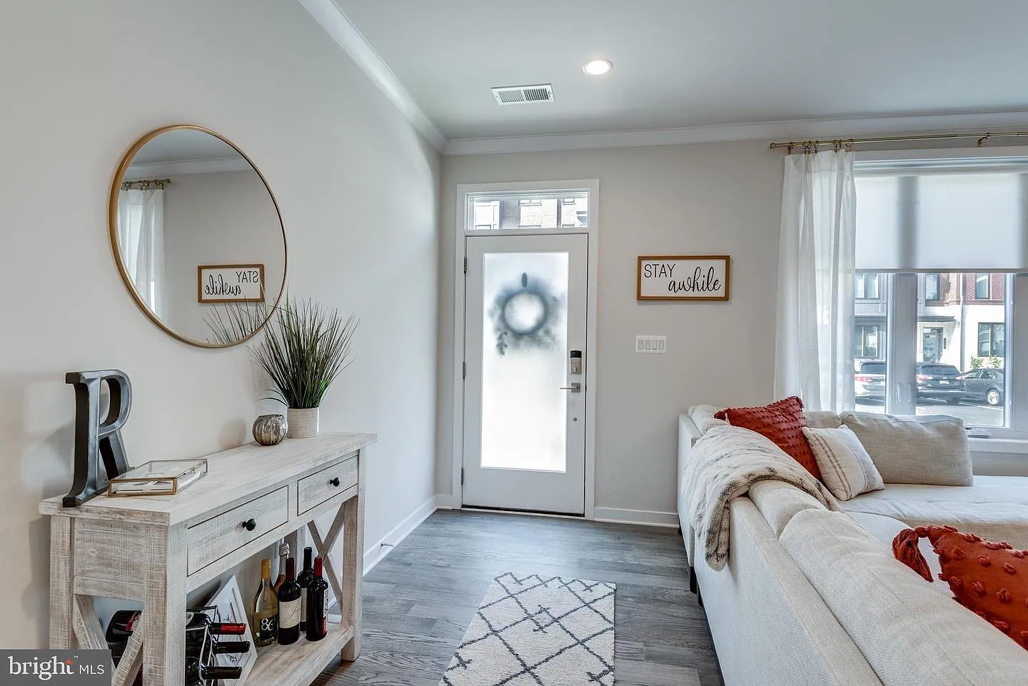 3 bed, 2.5 bath, 1664 sqft, $3,000 — Photo 2