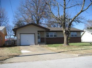 2227 N Crutcher Ave, Springfield, MO 65803