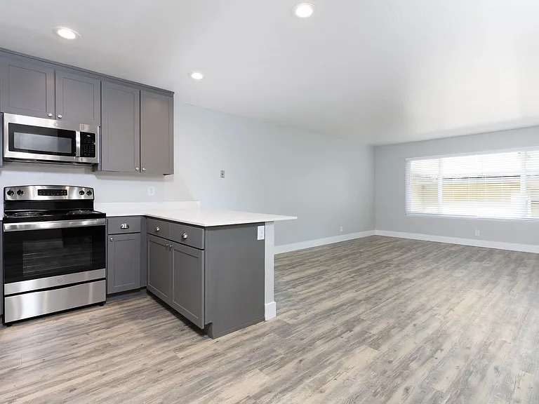 Mission Heights Apartments — Photo 16