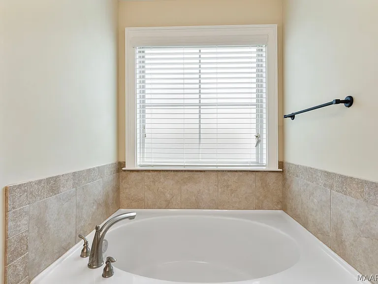 1005 Allison Dr — Photo 23