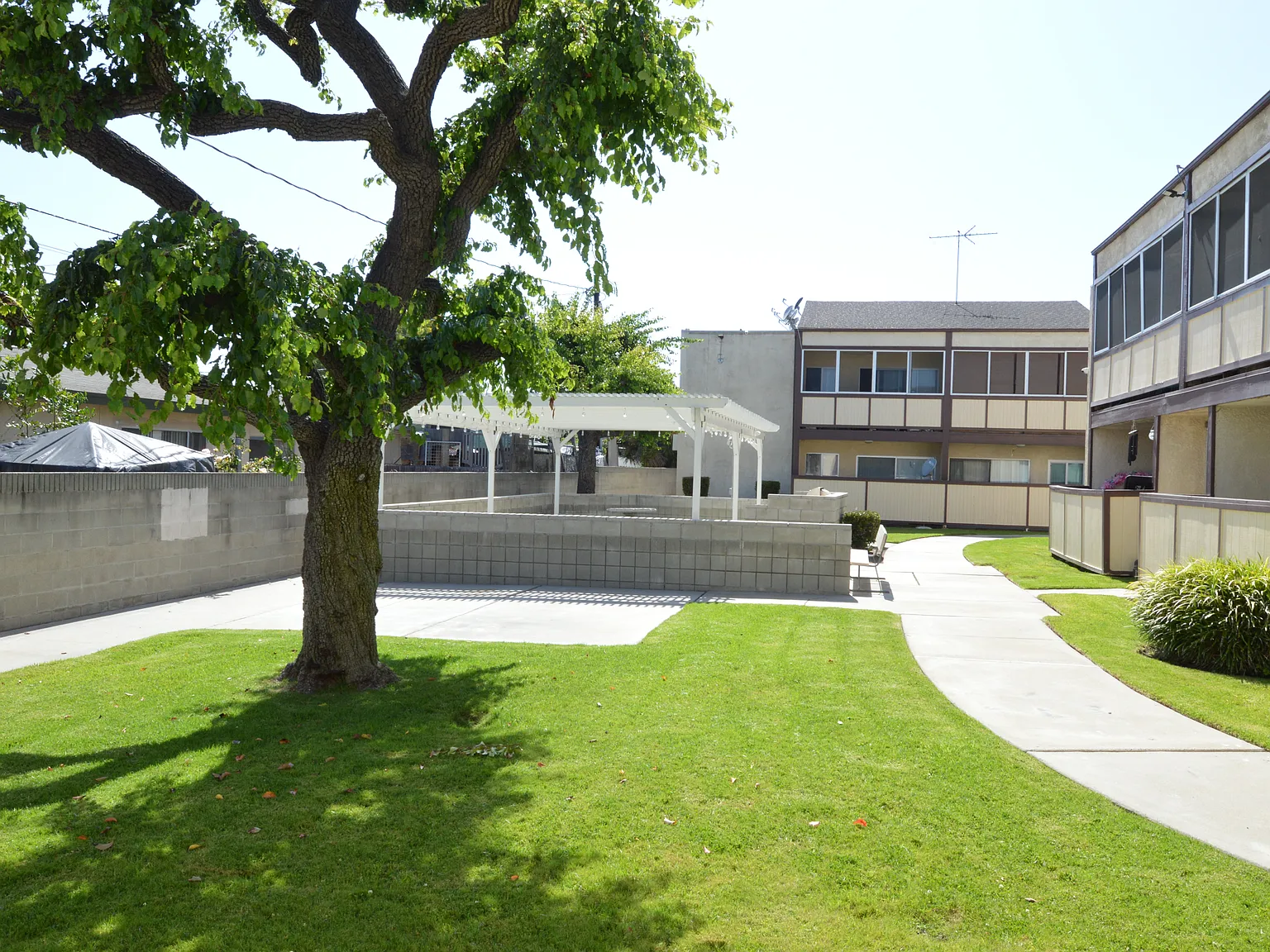Lemoli Apartments — Photo 2