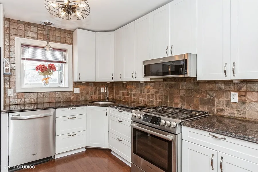 3 bed, 2010 sqft, $4,700 — Photo 4