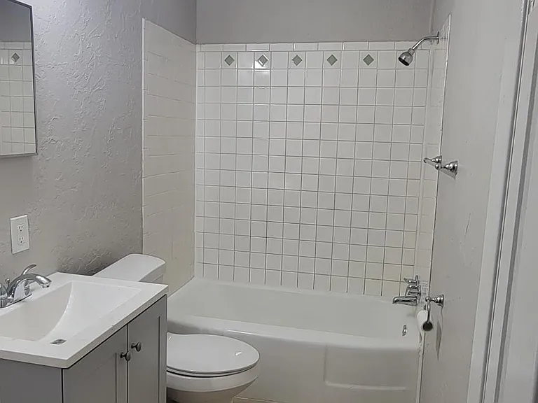 2028 NW 24th St #2028 — Photo 3