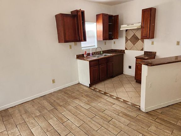 3rd image of 2647 N Robertson St