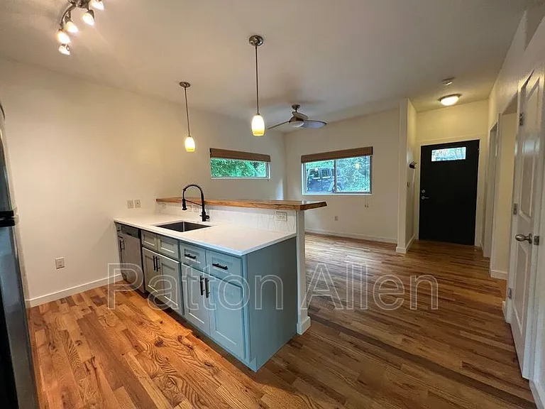 103 Deaver St — Photo 3