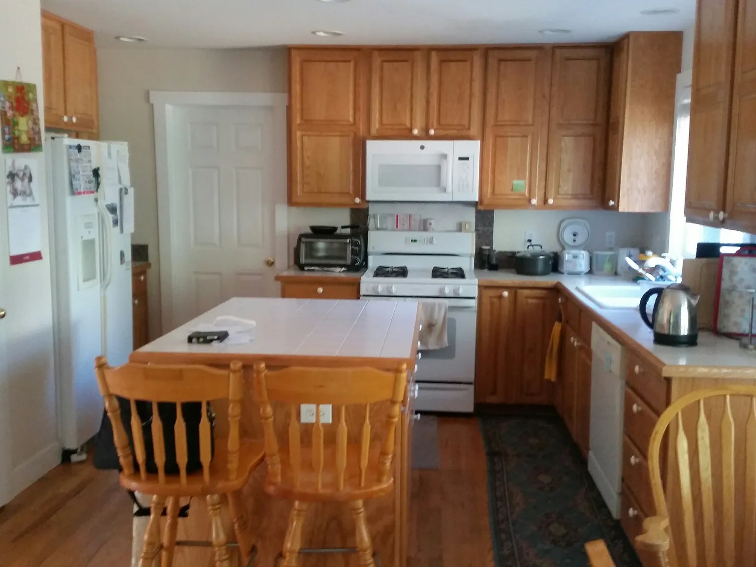 6 bed, 2.5 bath, 2220 sqft, $1,050 — Photo 3