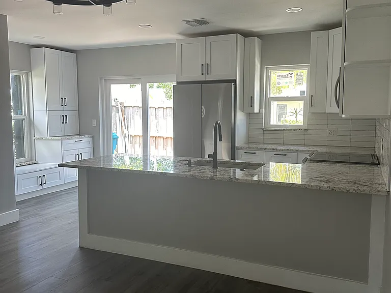 1970 SE 1st Cir — Photo 16
