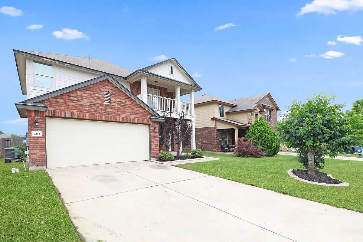 Building Photo - 1211 Fawn Lily Dr