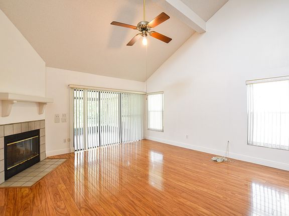 3rd image of 527 Cidermill Pl
