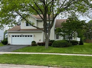 18027 W Banbury Dr, Gurnee, IL 60031