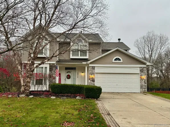 6018 Ravine Ct, Clarkston, MI 48348