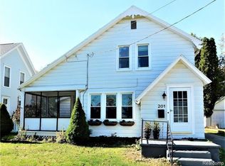 201 N Adelaide St, Fenton, MI 48430