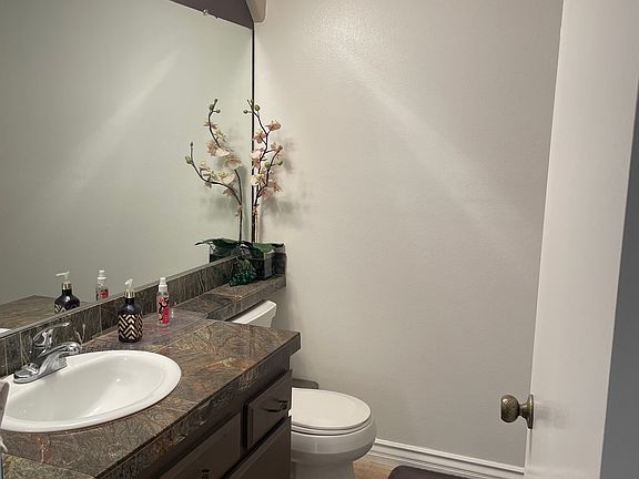 5th image of 1444 Thornhill Ave