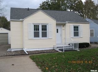 2107 Center Ct, Clinton, IA 52732