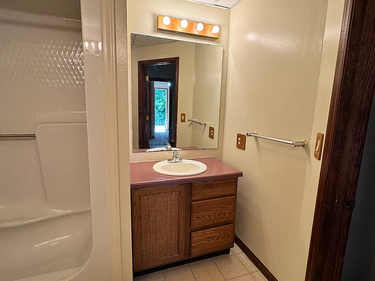 483 Clawson St — Photo 44