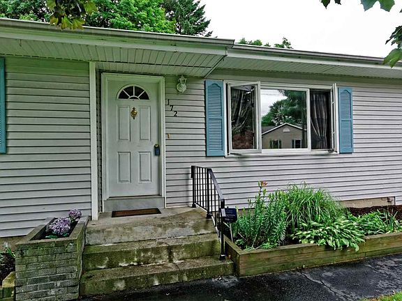 3rd image of 172 Sterling Ave