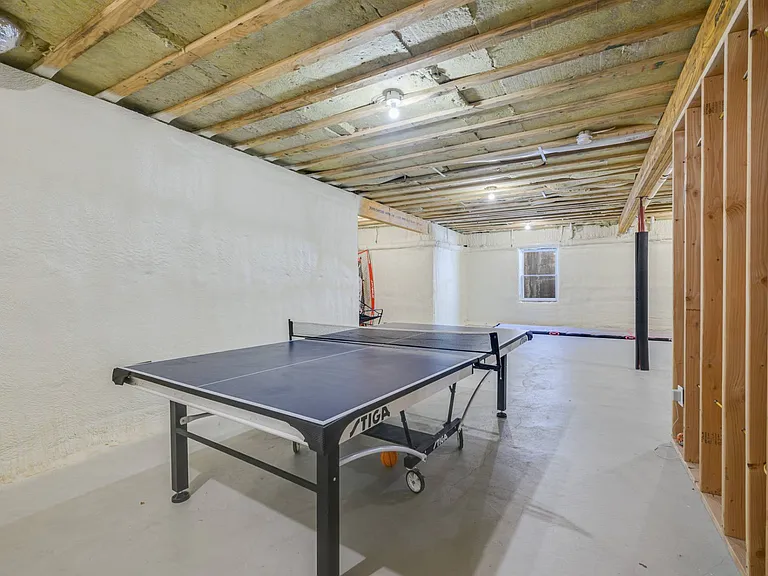 50 Squires Blvd — Photo 22