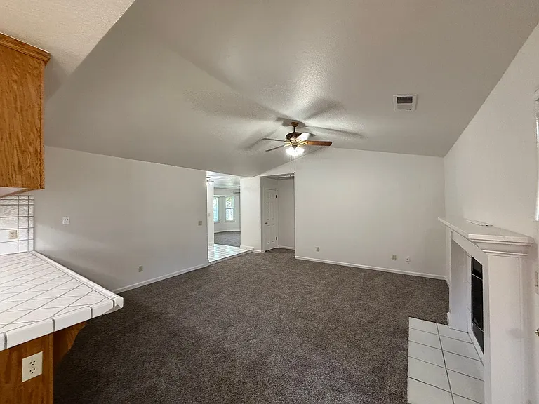 2136 Southgate Dr — Photo 17