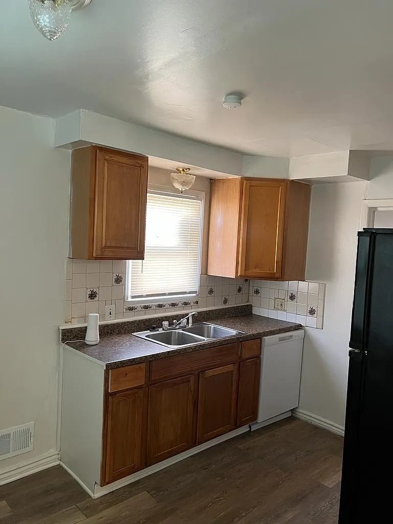 3 bed, 1020 sqft, $1,380 — Photo 4