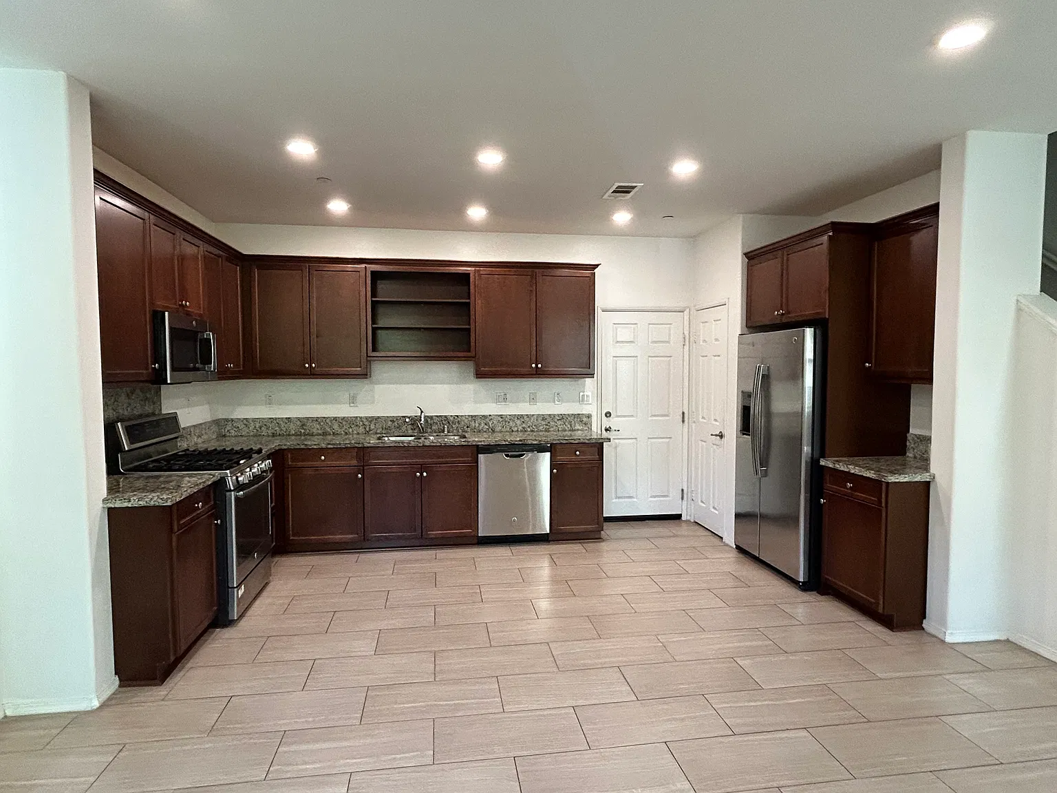 4 bed, 1430 sqft, $3,495 — Photo 3