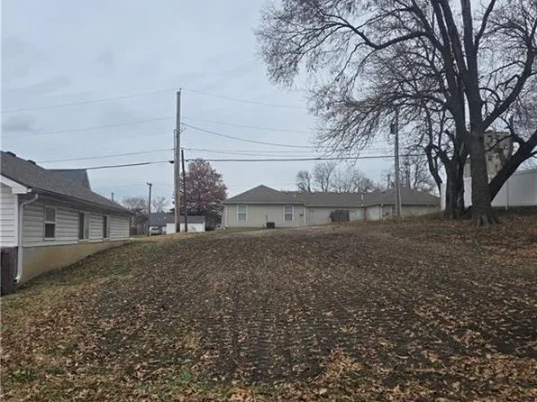 219 Ming St, Warrensburg, MO 64093