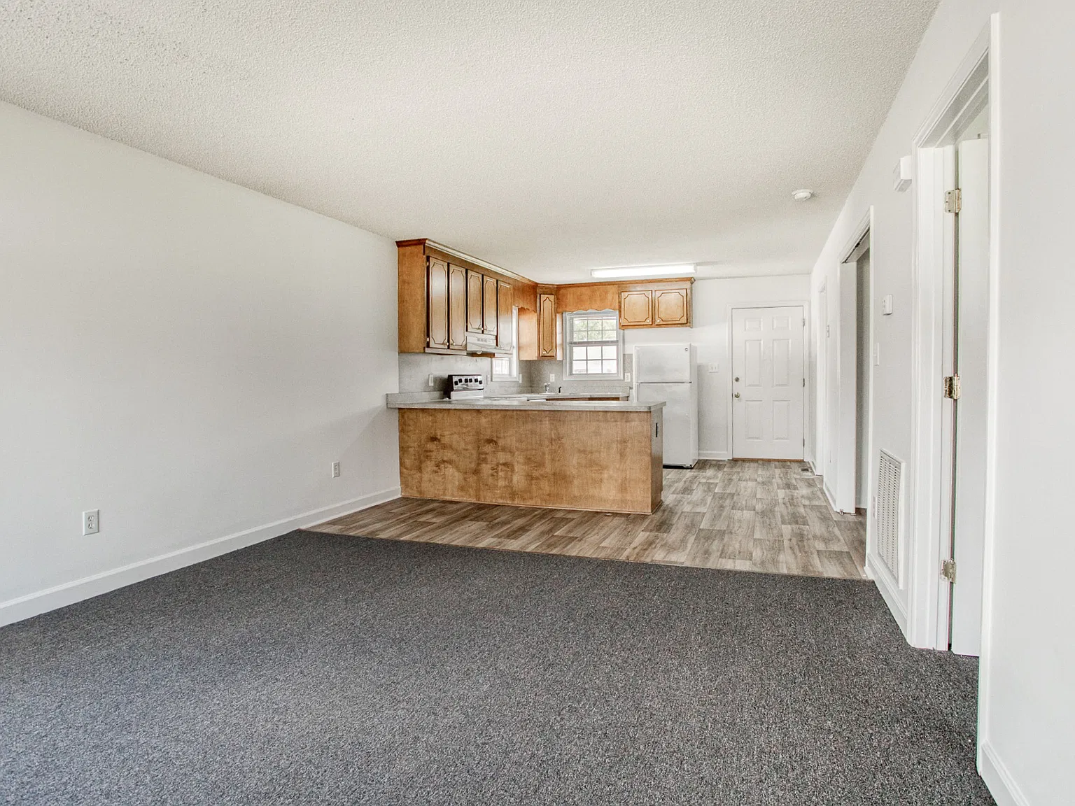 2 bed, 1.5 bath, 1150 sqft, $1,200 — Photo 4