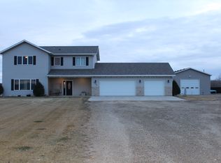 8606 Hogue Rd, Bismarck, ND 58503
