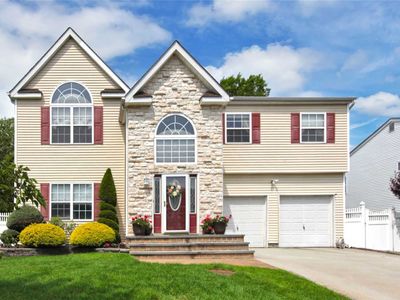 12 Trail Blazer Ct, Holbrook, NY, 11741
