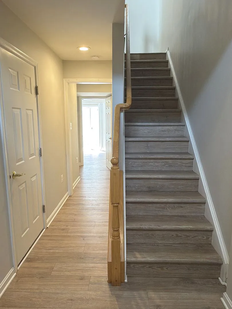 2 Bedroom, 2.5 Bath Garage Townhouse In Ashburn for Rent! — Photo 2