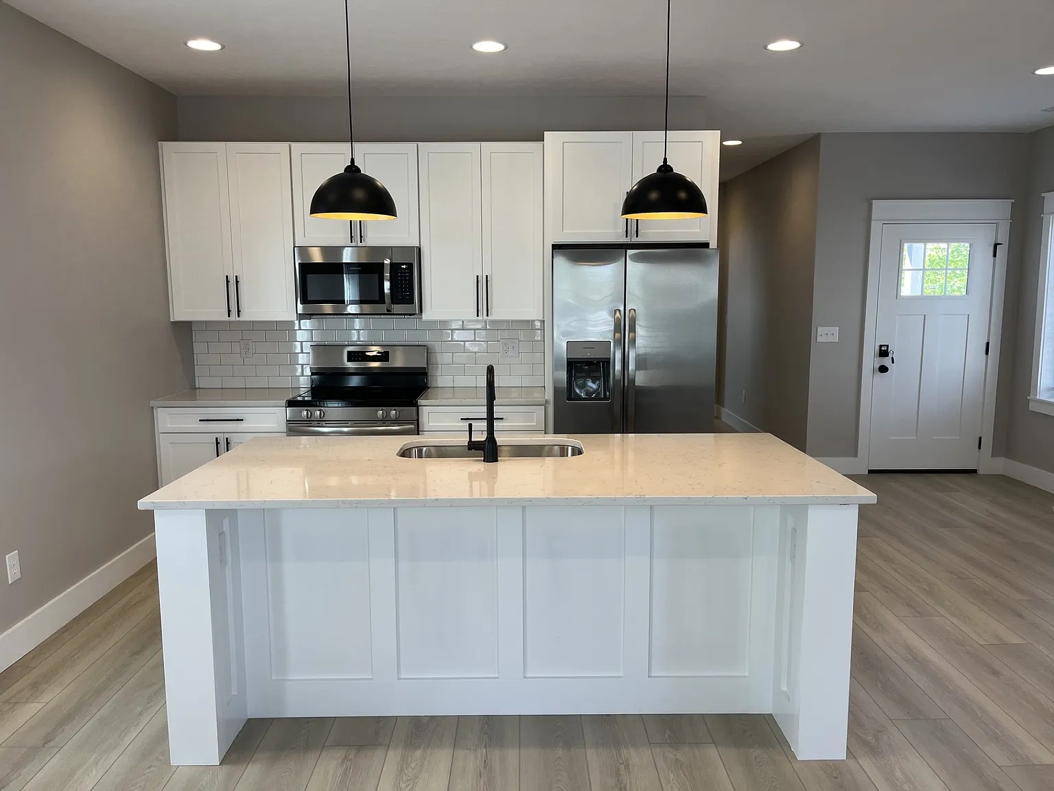 3 bed, 1344 sqft, $3,150 — Photo 3