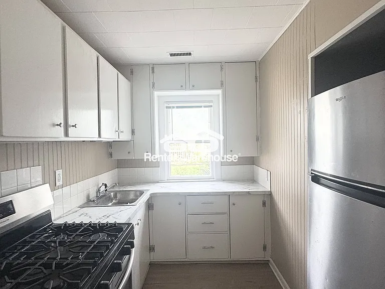 1685 Northwest Dr — Photo 12