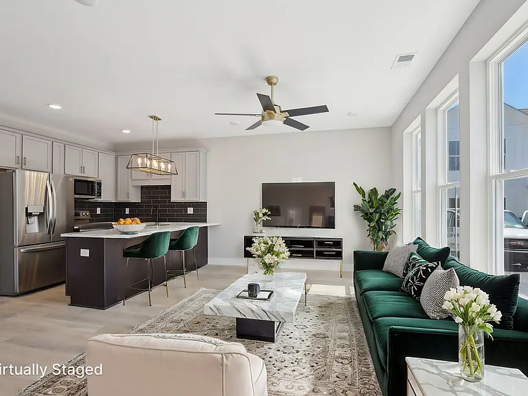 371 Archwood Dr — Photo 1