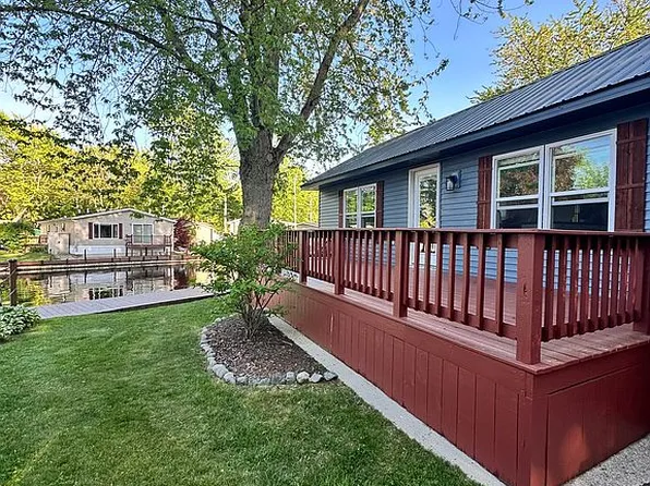 2860 N Tamarac Dr #214, Ludington, MI 49431
